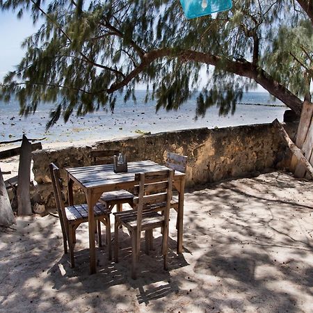 Cemara Beachfront Suite Mondu Экстерьер фото