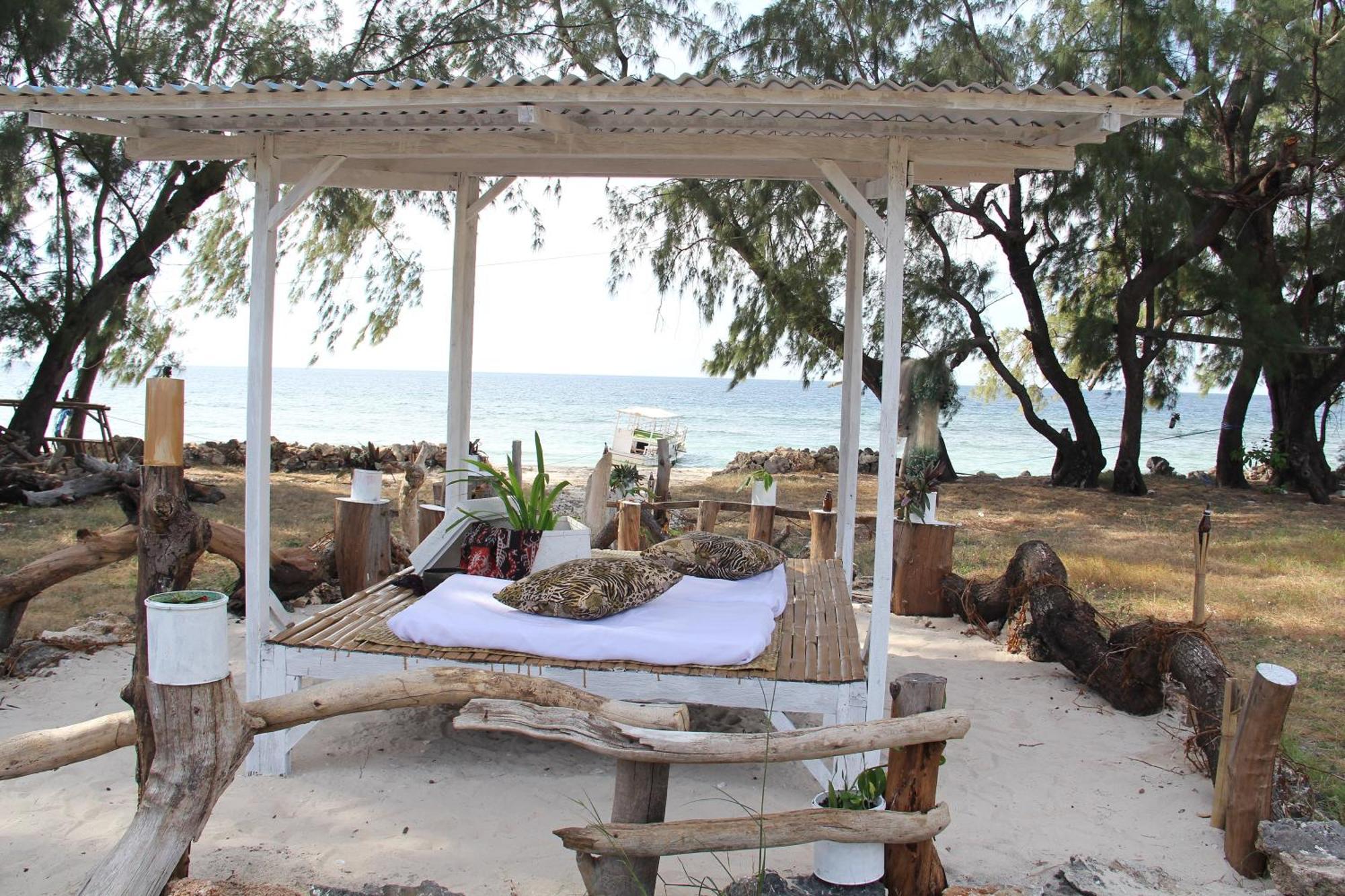 Cemara Beachfront Suite Mondu Экстерьер фото