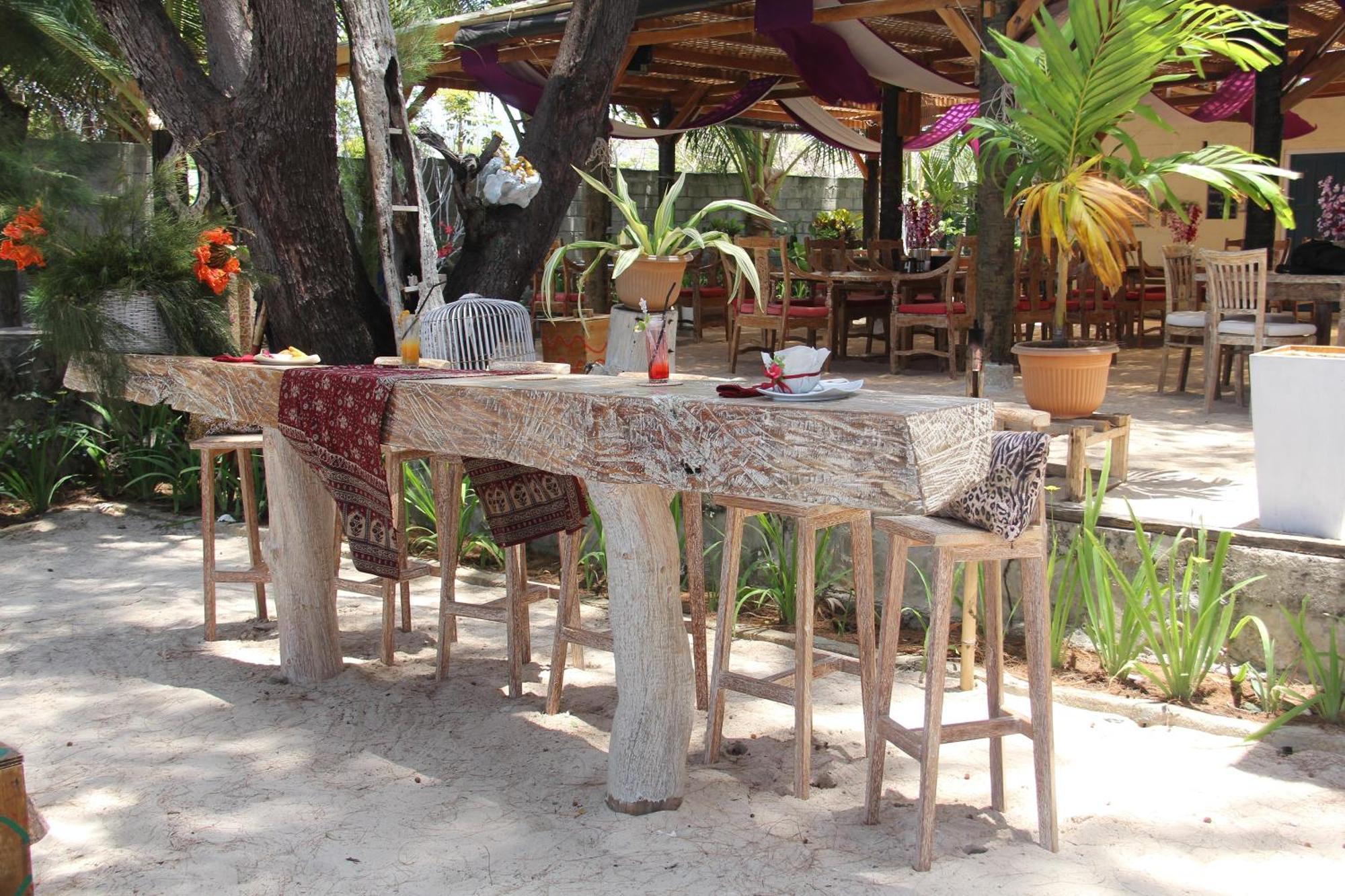 Cemara Beachfront Suite Mondu Экстерьер фото