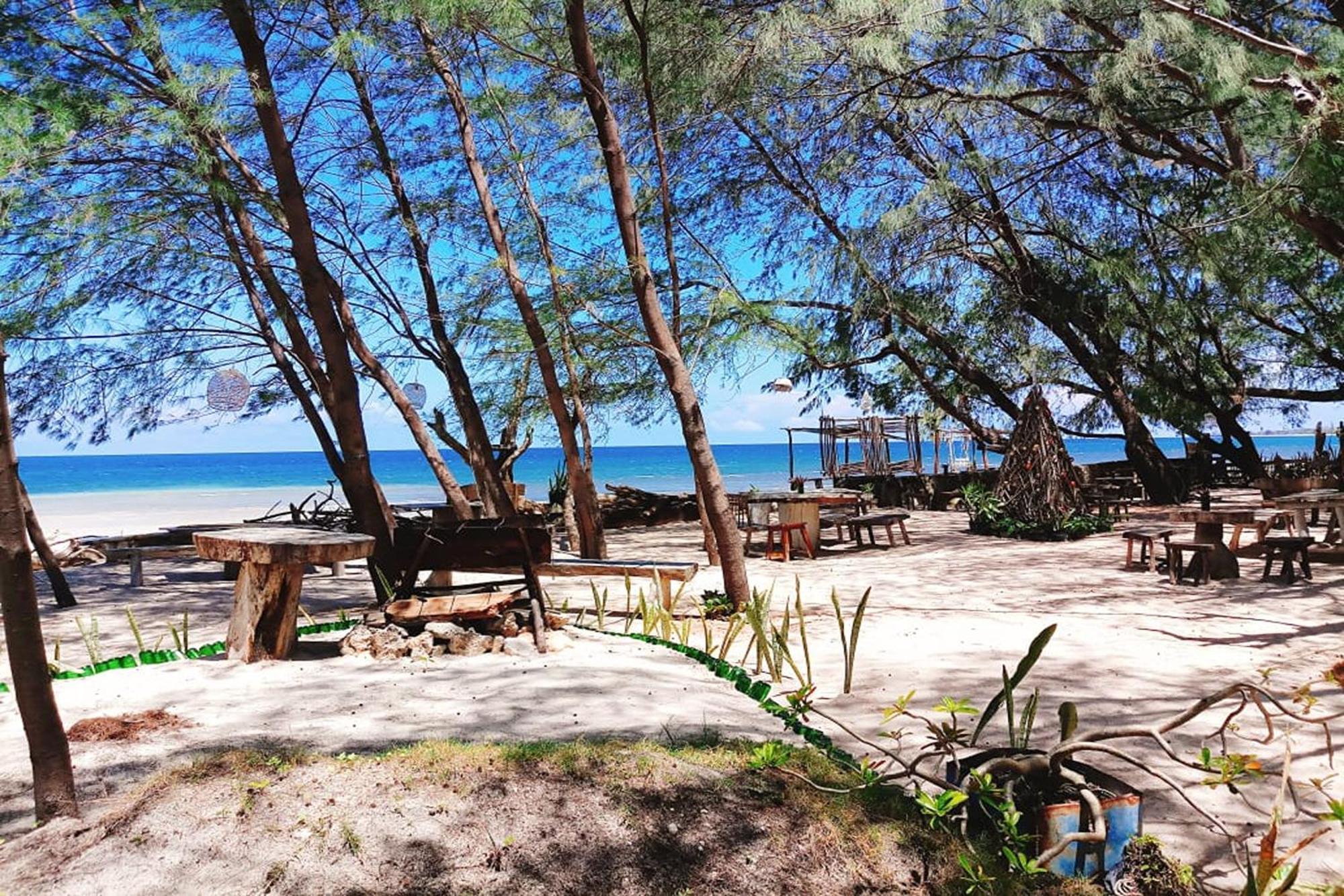 Cemara Beachfront Suite Mondu Экстерьер фото